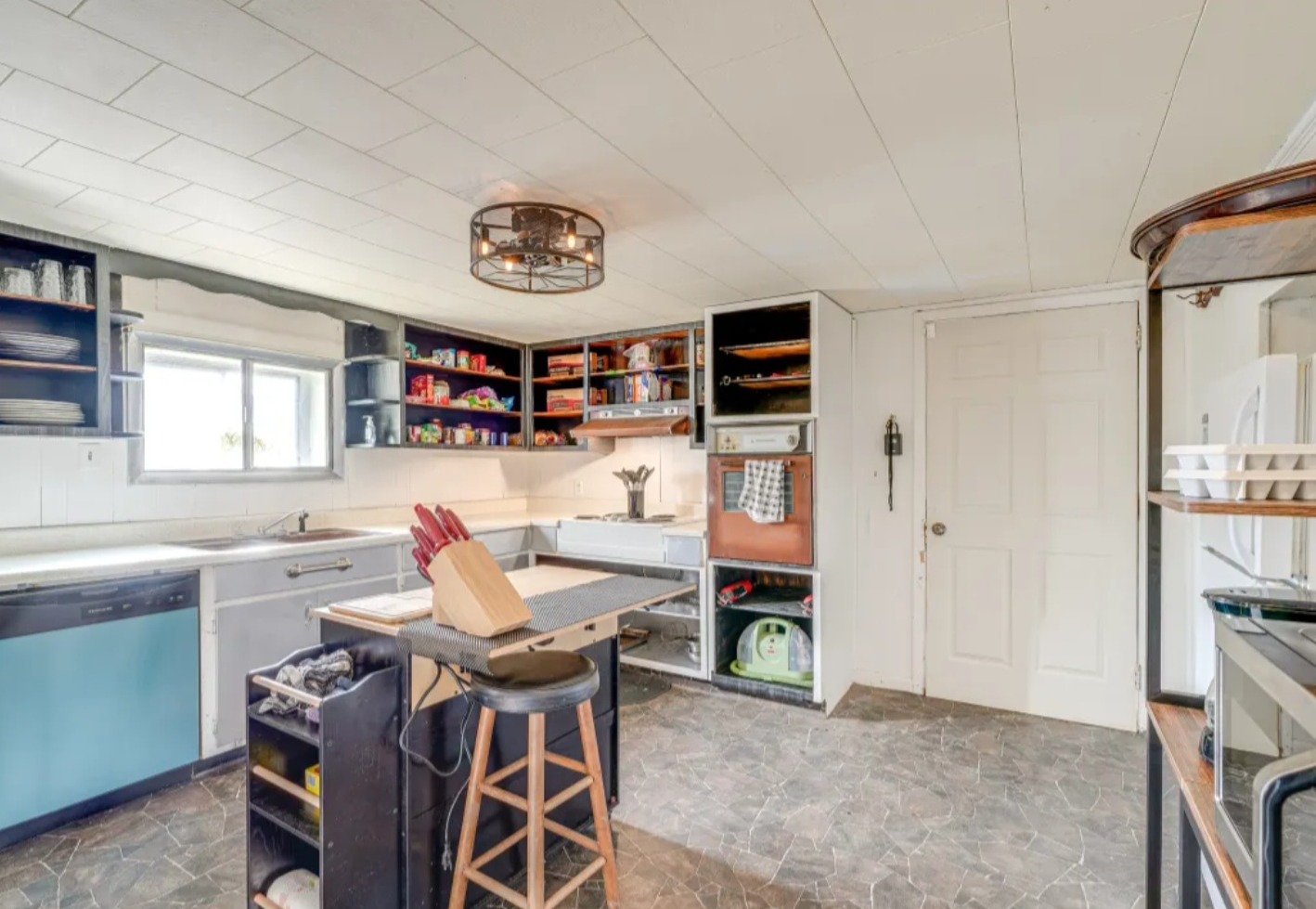 Kitchen bar