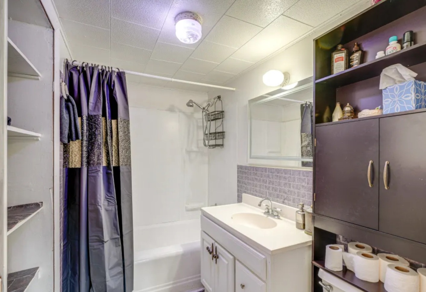 Boojee Villa — full bathroom